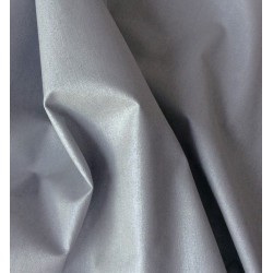 Tissu polyester viscose gris enduit argenté brillant et robuste pour trench et nappe de fête