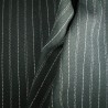 Tissu crêpe de laine marine fines rayures fluide et robuste pour tailleur et rideaux