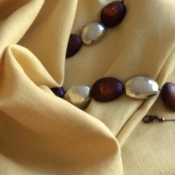 Tissu toile lin et polyester jaune paille texturé pour couture de robe et rideaux plombants