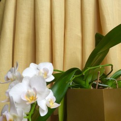 Tissu toile lin et polyester jaune paille texturé pour couture de robe et rideaux plombants