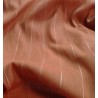 Tissu lin et viscose saumon fines rayures tennis fluide pour pantalon d'été et rideaux voilages