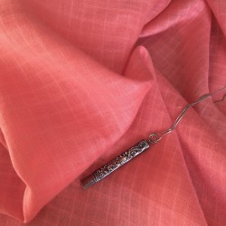 Voile Pur Lin Corail à Carreaux - Transparence, Légèreté & Éclat